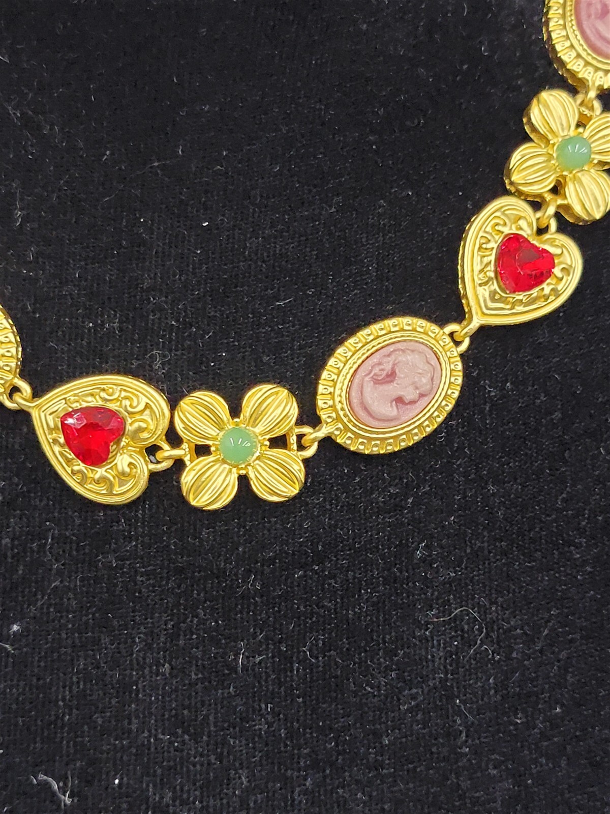 Victorian Trading Modern Millie Cameo Heart Floral Necklace 30U