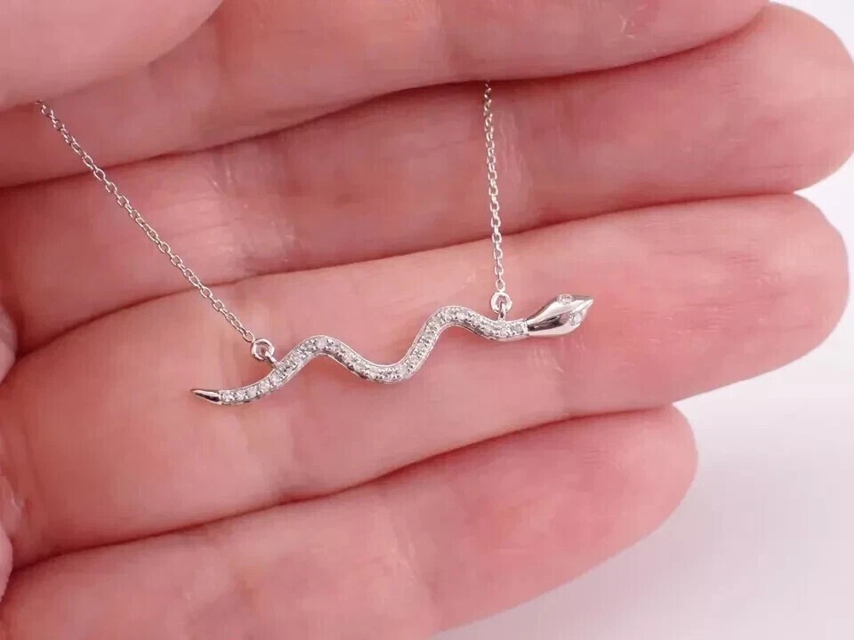 14K White Gold Plated In 1Ct Round Cut Simulated Diamond Women’s Snake Pendant