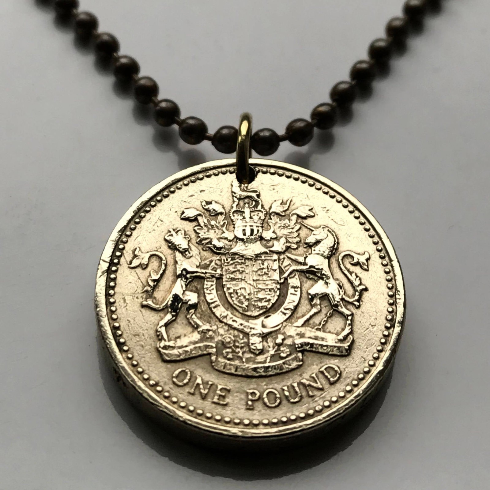 1983 United Kingdom Pound coin pendant British arms lion unicorn London 001683