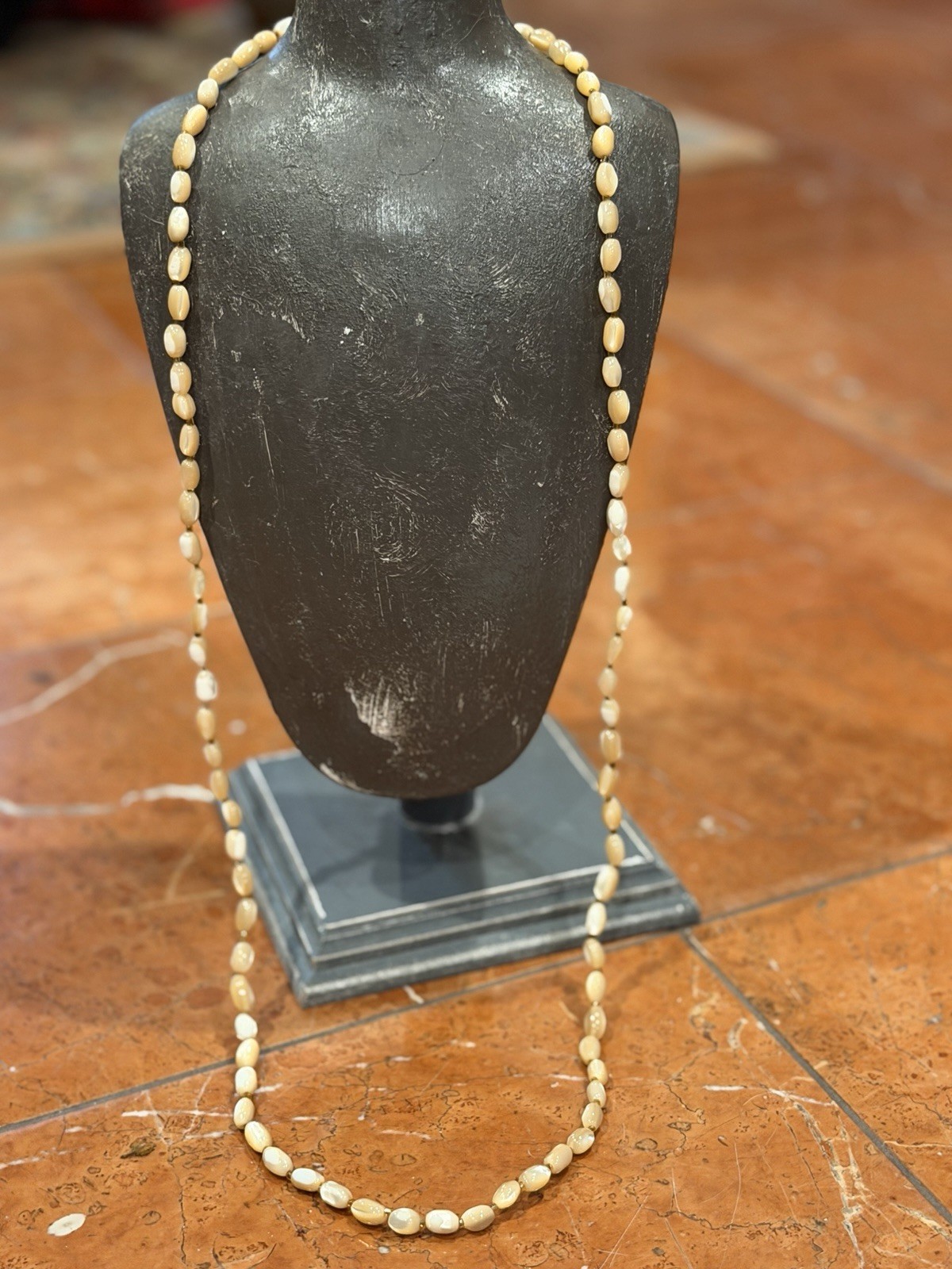 GERMANY VINTAGE 1940S GIVRE GLASS IVORY CREAM SWIRL SEED BEADS 39″ NECKLACE EUC