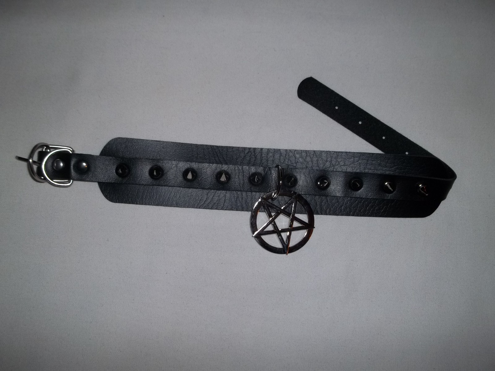 Spiked faux leather pentagram choker black nip goth