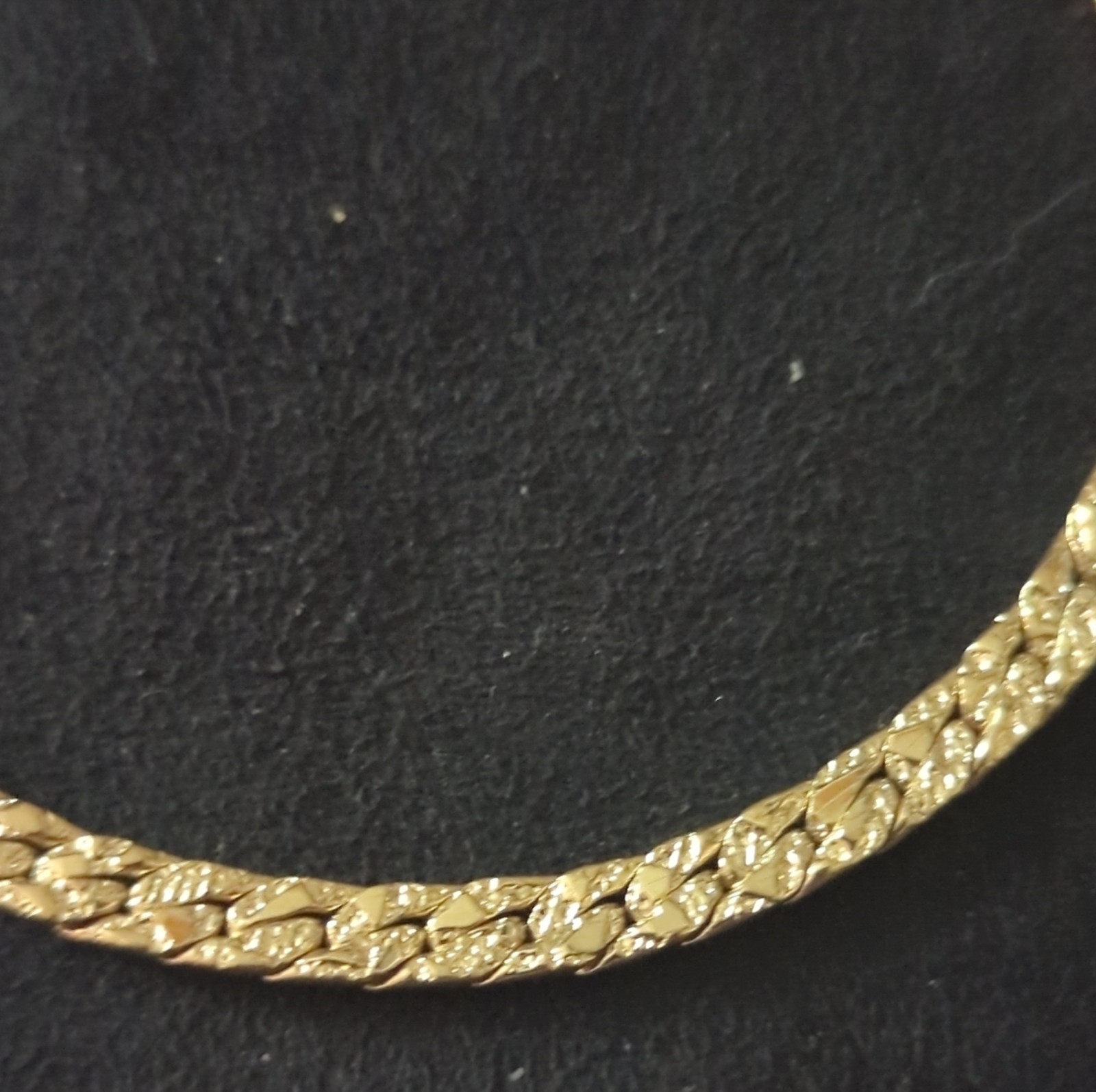 Gold Chain Necklace, Fashion Style, No Stones or Gemstones, Undated Era
