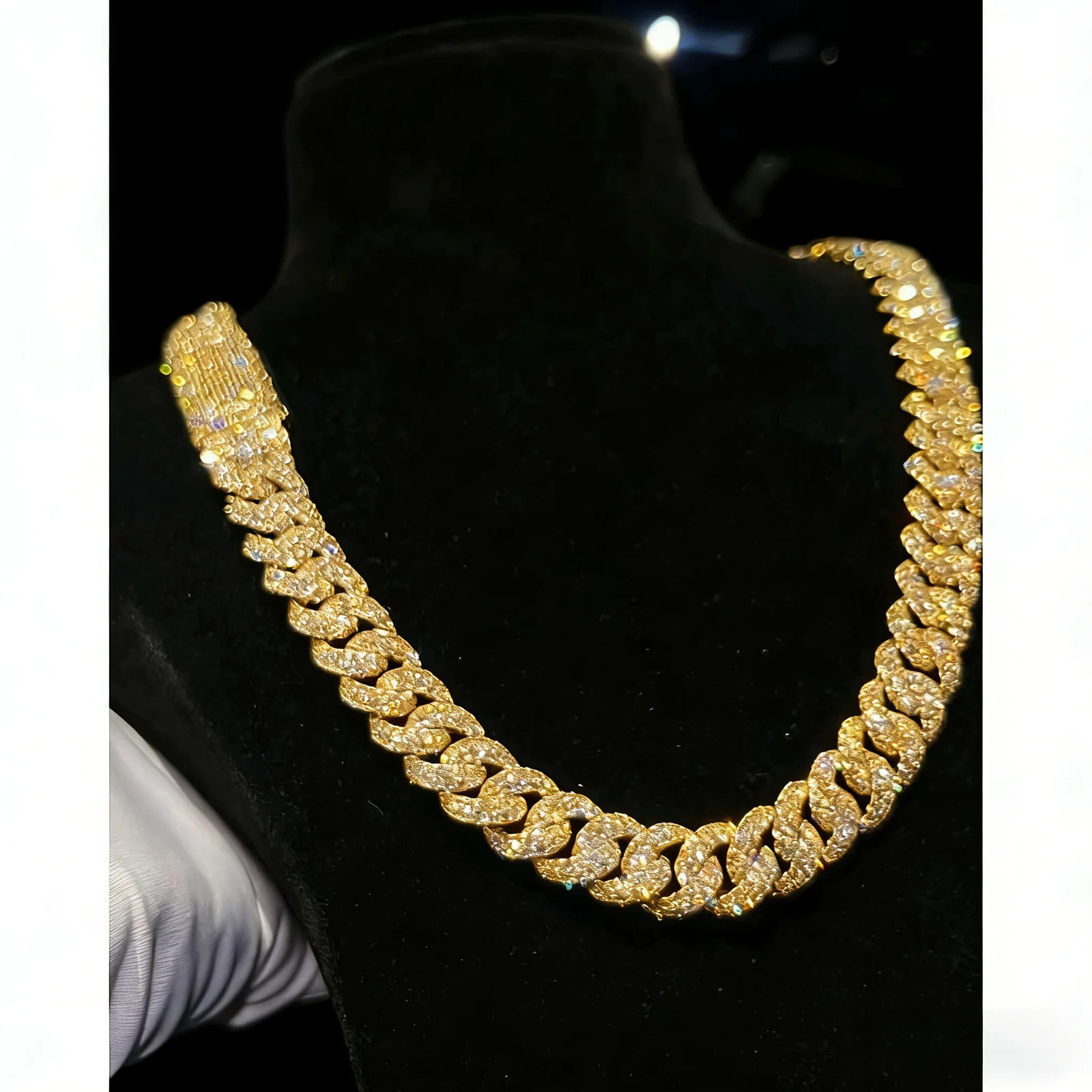 Men’s Cuban Chain Necklace With Moissanite – 18K Gold Plated