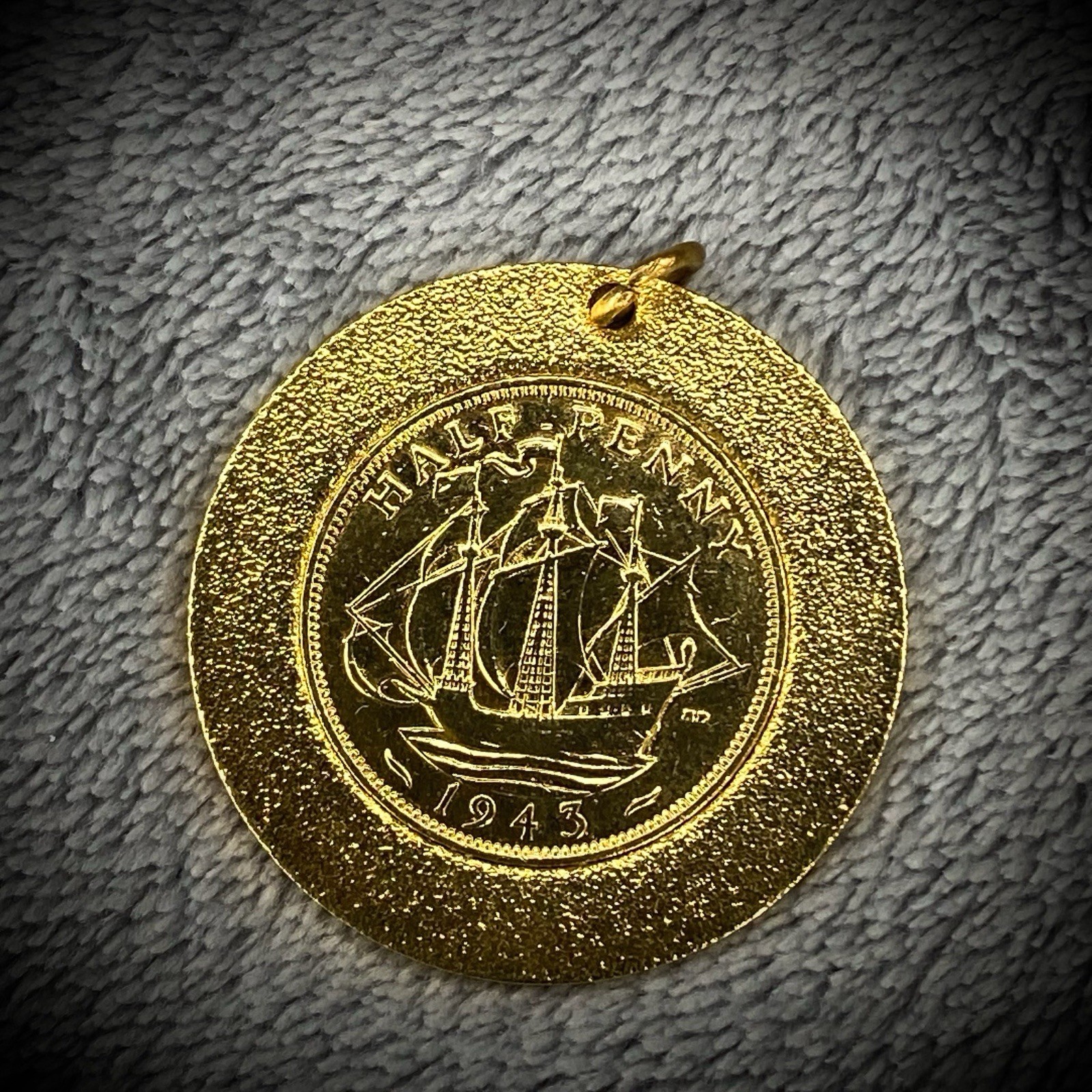 British Half Penny Coin – 1943 – George VI – Gold-Plated Pendant