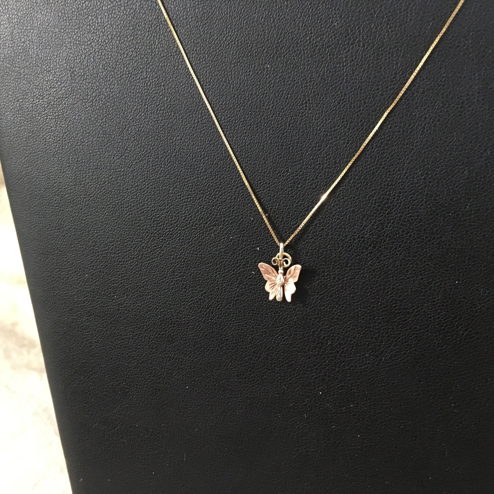 Beautiful 10k Yellow Gold 18” Black Hills Gold Butterfly Necklace 1.4g