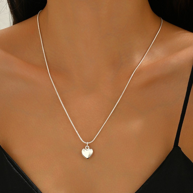 Women’s Heart Pendant Snake Chain Fine Chain Necklace Fashionable Jewelry Copper