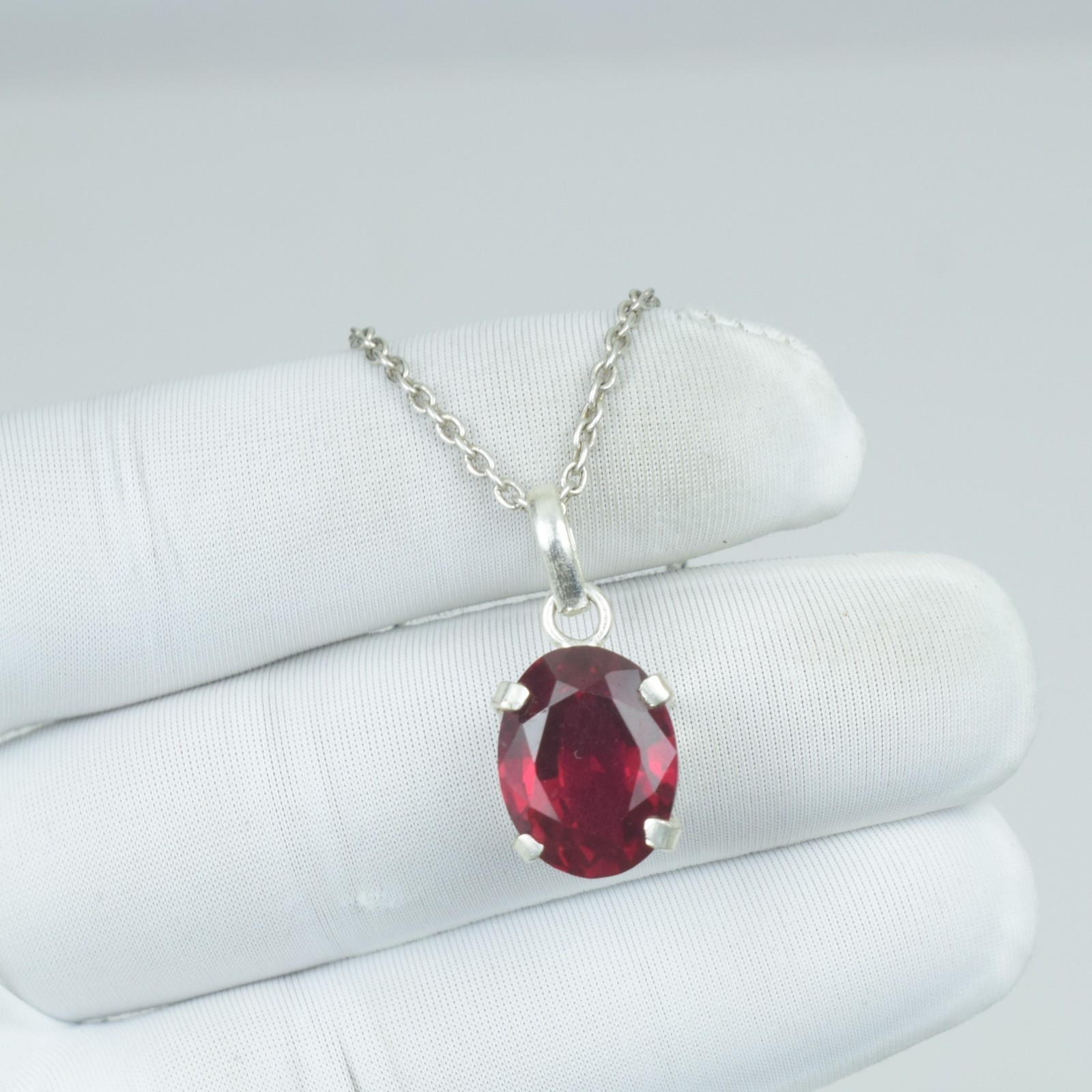 Oval Shape Beauty 925 Sterling Silver Red Ruby Marvelous Necklace 26Cts,