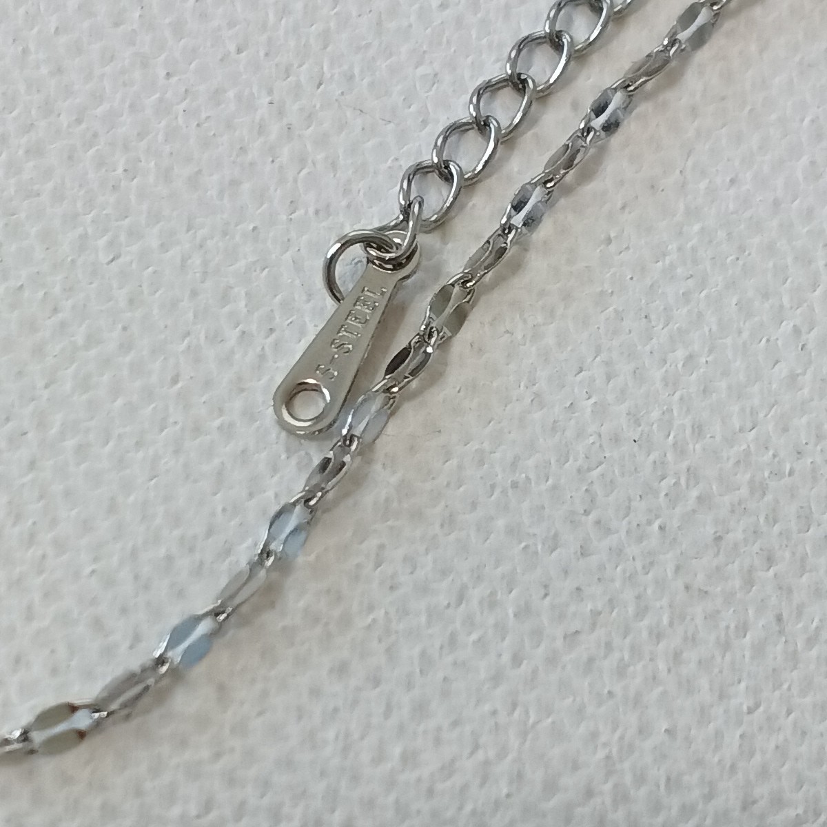 Women Rotating Flower pendant Necklace Stainless steel silver 15 in length