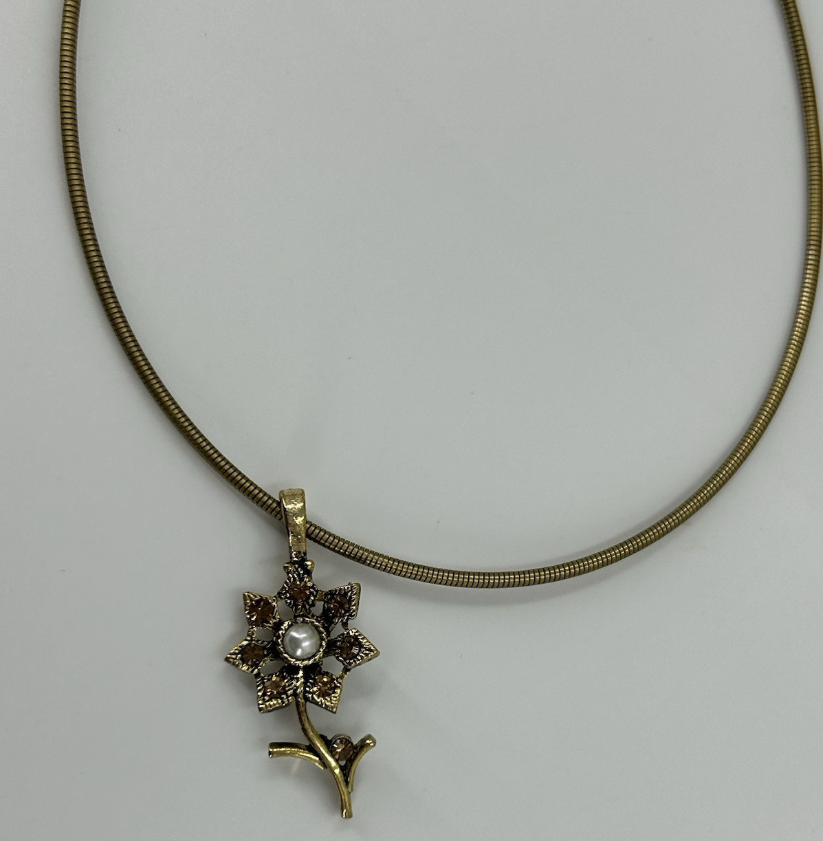 Kusum Creation Jewelry Set Gold Tone Choker Necklace Flowers earrings Faux Pearl