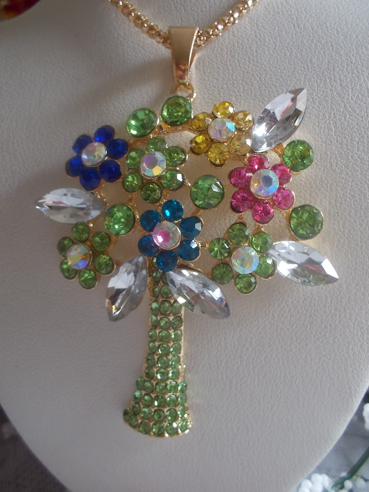 BETSEY JOHNSON LOVELY GREEN VASE WITH FLOWER BOUQUET PENDANT CHAIN NECKLACE