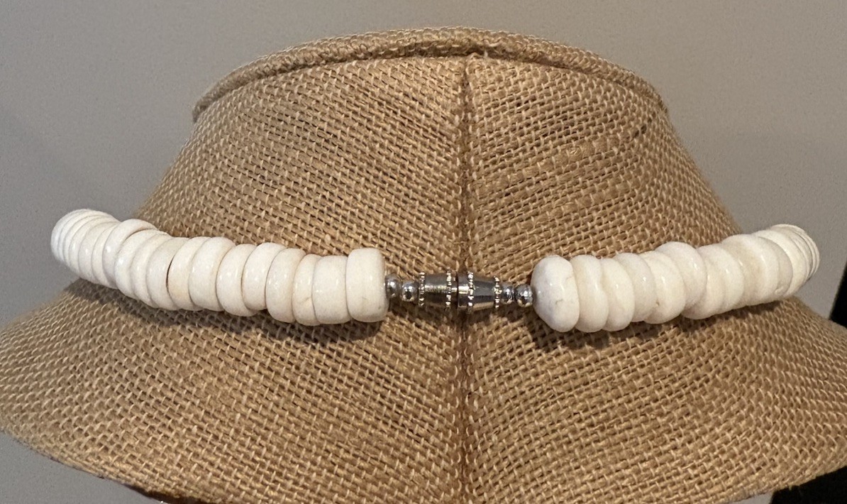 Vintage 19.25 Inch Hawaiian Puka Shell Necklace Large 20mm Shells 73.5 Gr