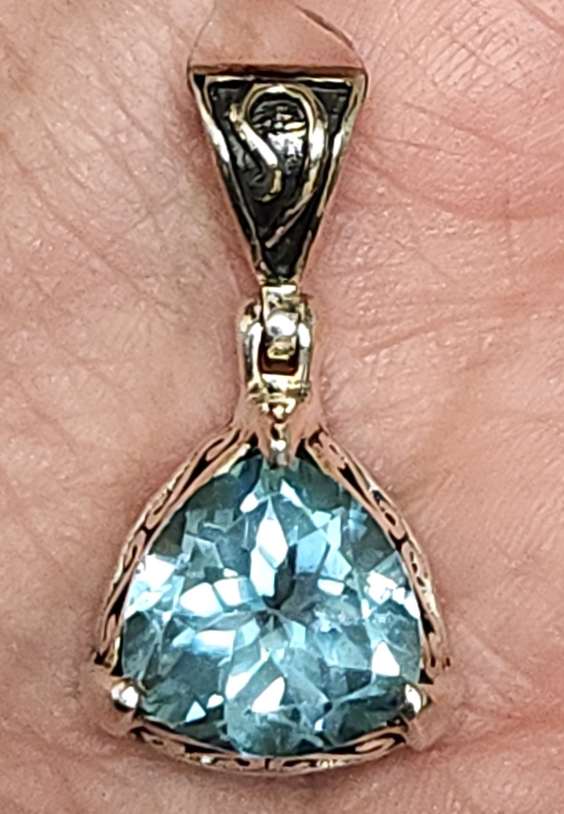 NWT SJ Sterling Silver Trillion Cut 17.42 tcw Blue Topaz Filigree Pendant 1″