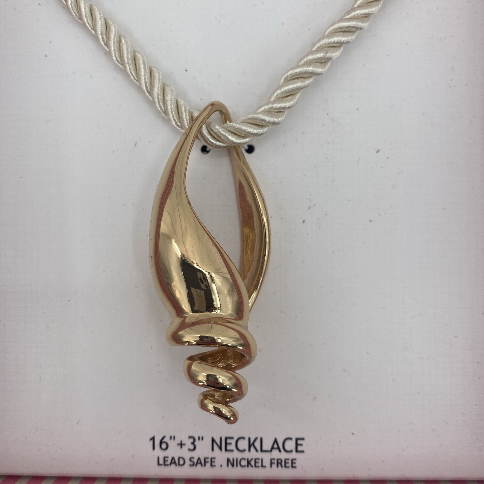 House of Harlow 1960 Necklace Gold Tone 3″ Conch Shell Pendant 16″ Ivory Cord