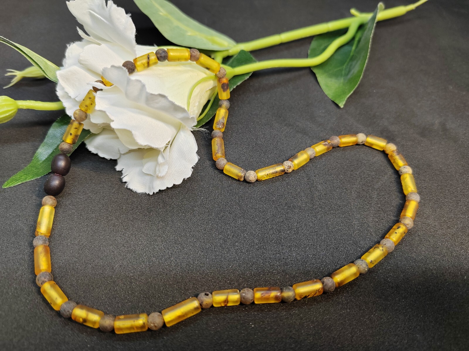 Baltic Amber Necklace for unisex adults, cilinder-round beads 45 cm
