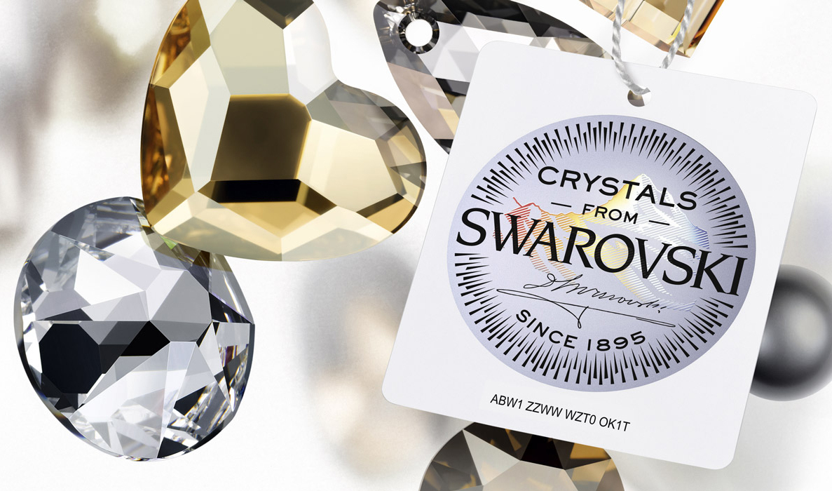 Crystals From Swarovski Teardrop Pendant Necklace Gold Plated Authentic 7335z