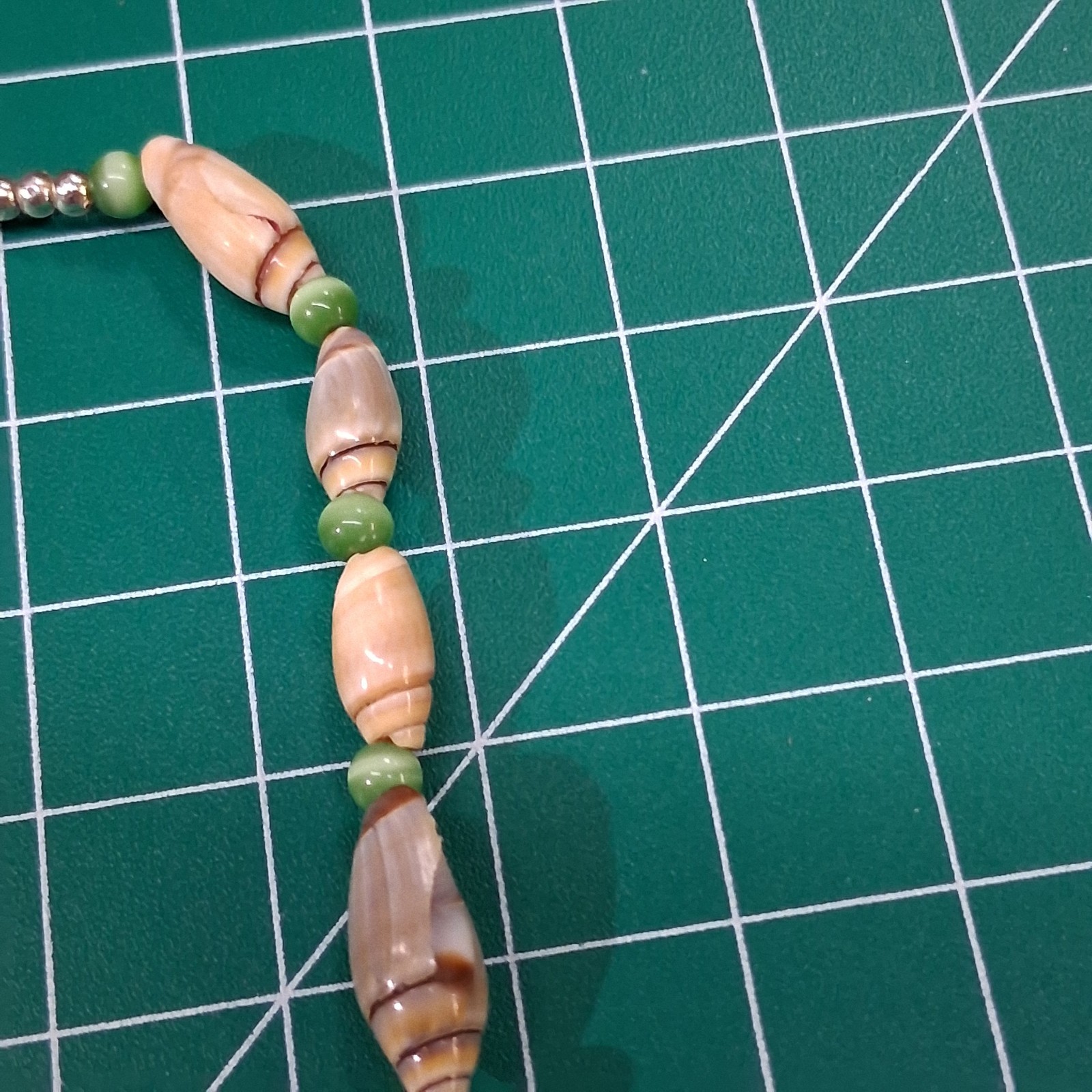 Vintage Tan Conch Sea Shell Green Glass Cats Eye Bead 16” Necklace