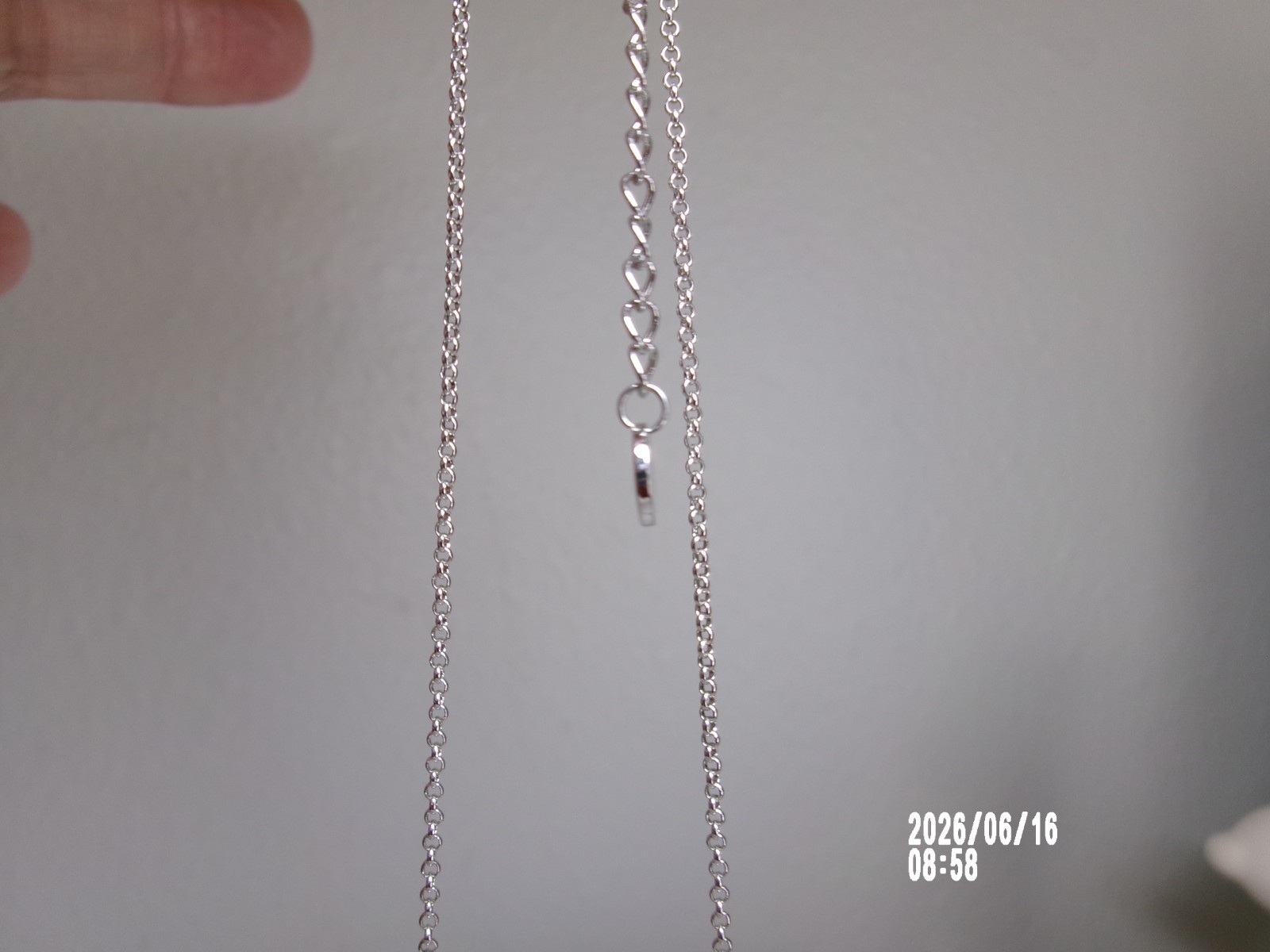 BOMB PARTY SILVERTONE RHODIUM PLATED TRILLION 6 STONE BAR STATIONARY PENDANT 18″