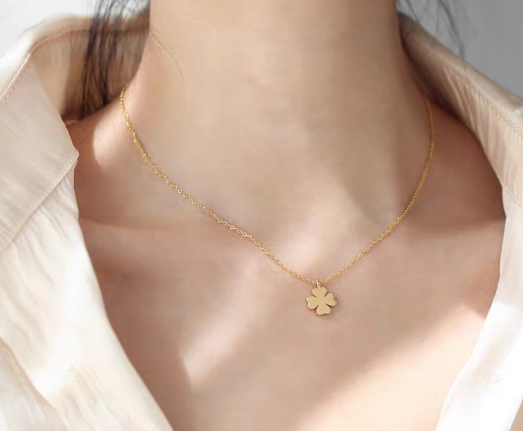 Women Girl Titanium Stainless Steel 15 mm Gold Four Leaf Clover Necklace 16-18″