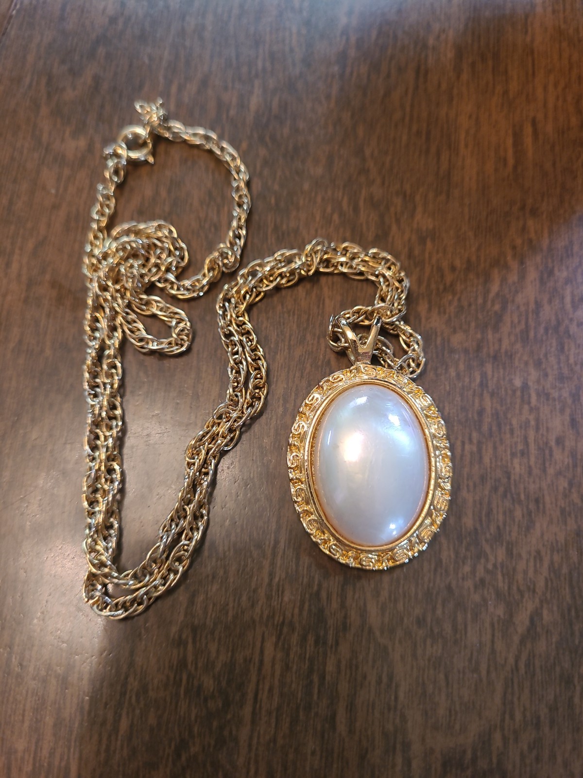 Gold Tone Cable Chain Necklace Oval Opalite Glass Charm Pendant Spring Ring