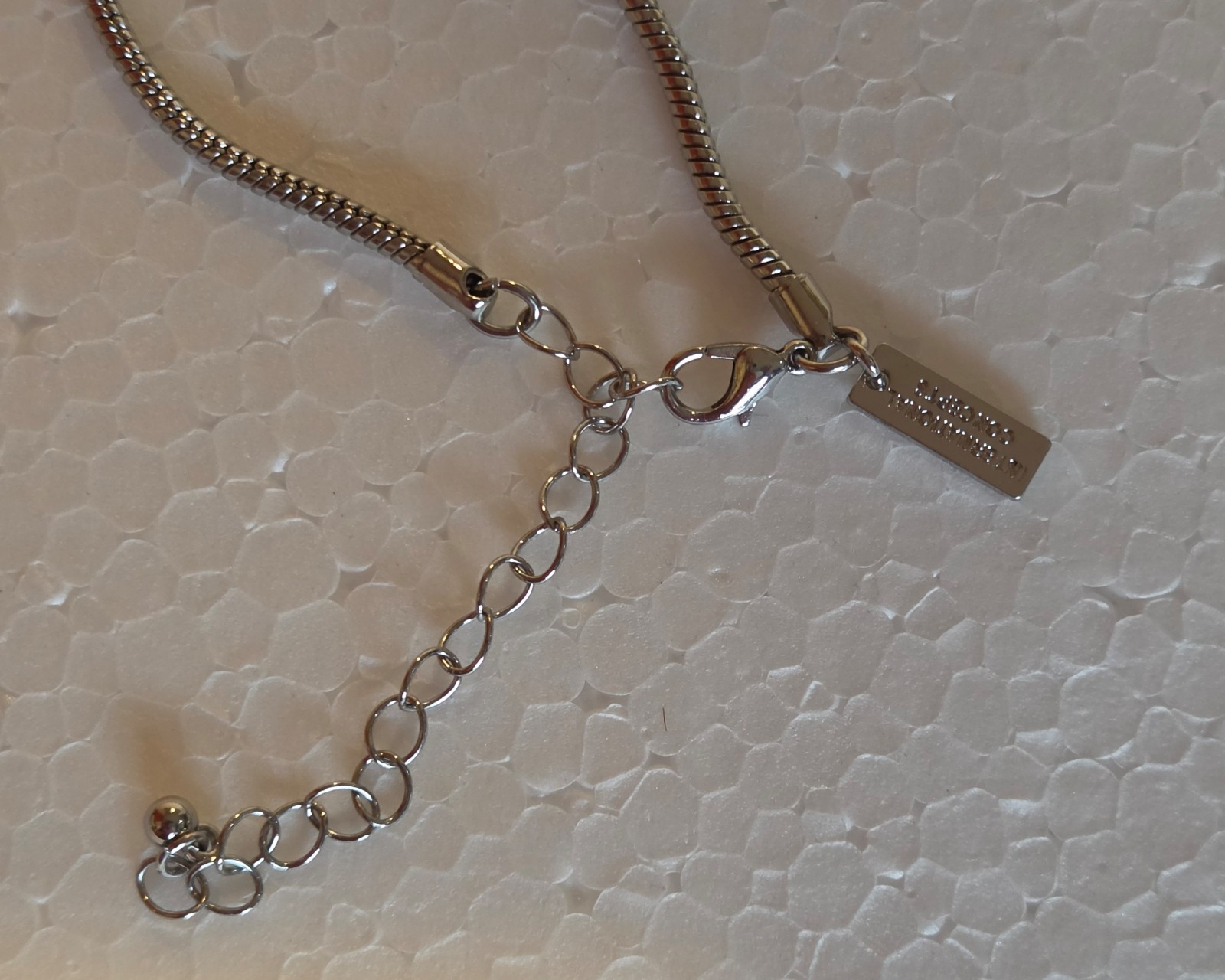 I.N.C 15″ in Silver Chainlink w/ 2.5′ x 1.5″ Silver Egg Shape Pendant Necklace