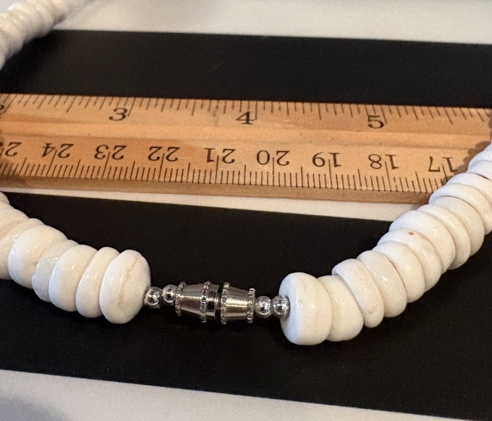 Vintage 19.25 Inch Hawaiian Puka Shell Necklace Large 20mm Shells 73.5 Gr