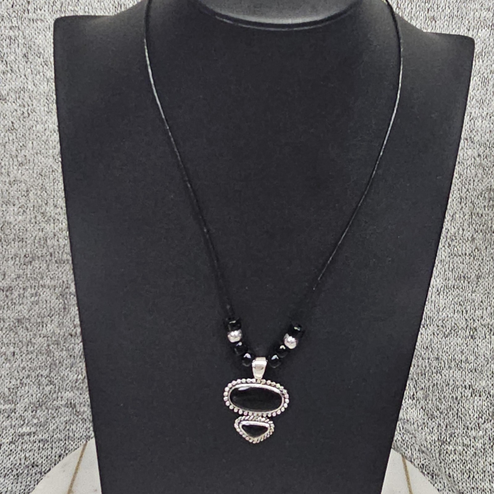 Black Stone Pendant Necklace Womens 16-20in Silver Tone Double Drop Adjustable
