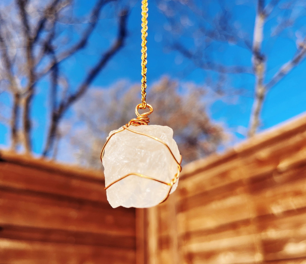 Clear Quartz Energy Healing Crystal Gold-Tone Wire Wrapped Pendant Necklace
