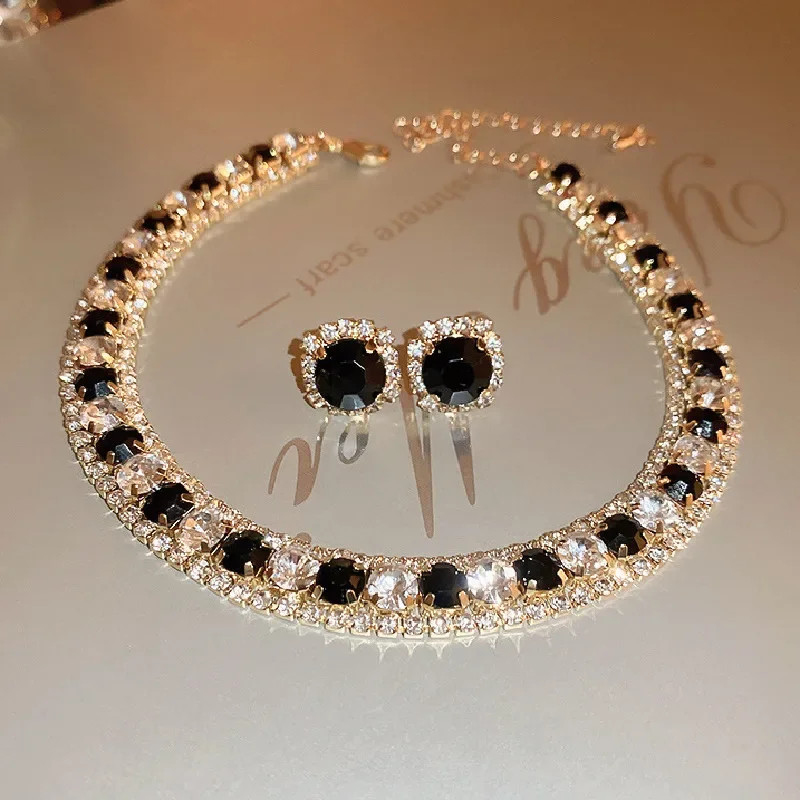 Women’s Rhinestone Decorated Necklace & EarringsTrendy Jewelry Set