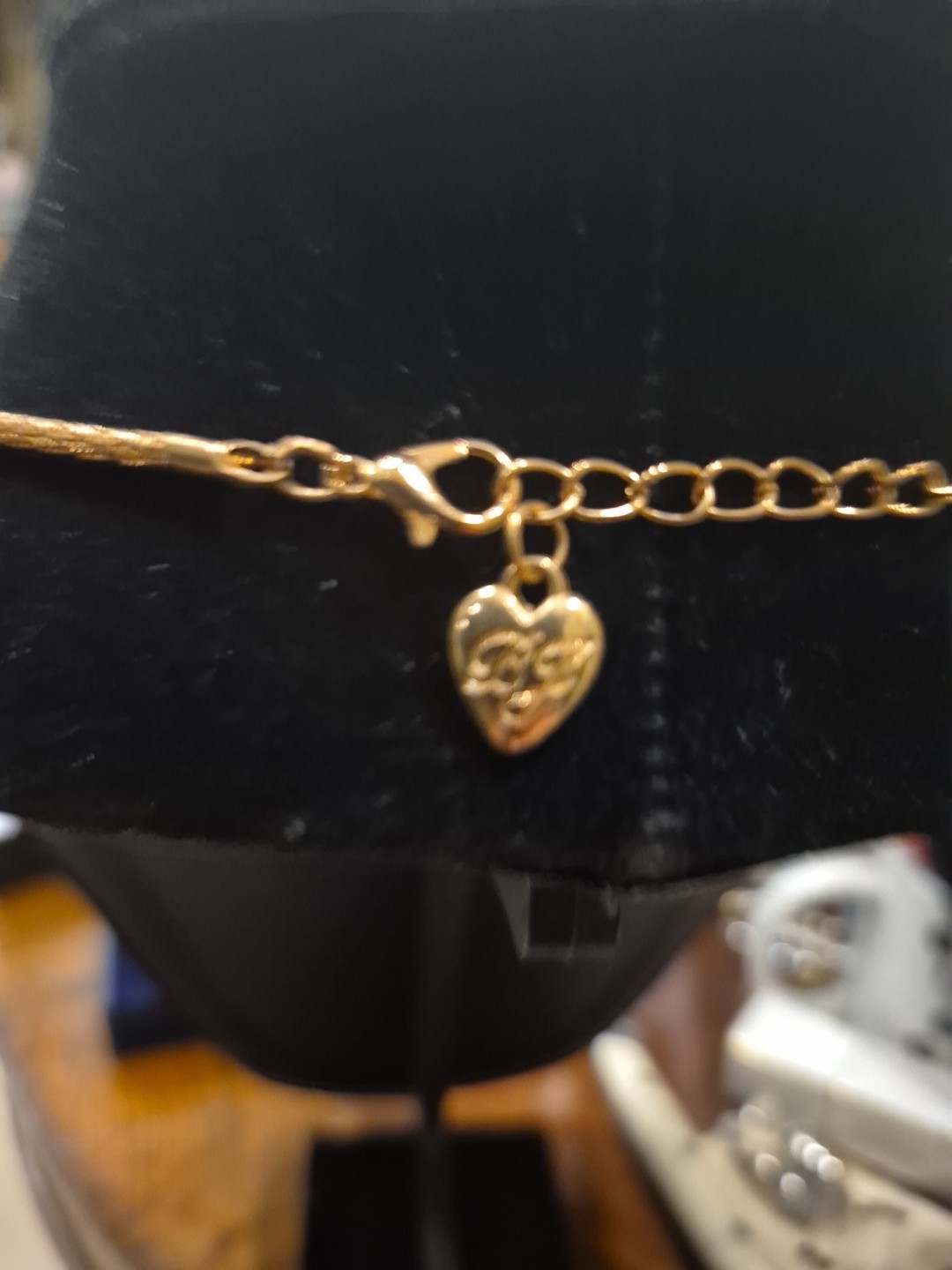BETSEY JOHNSON PENDANT COME FLY WITH ME CAT N A PLANE WITH A GOLD CHAIN AND TAG