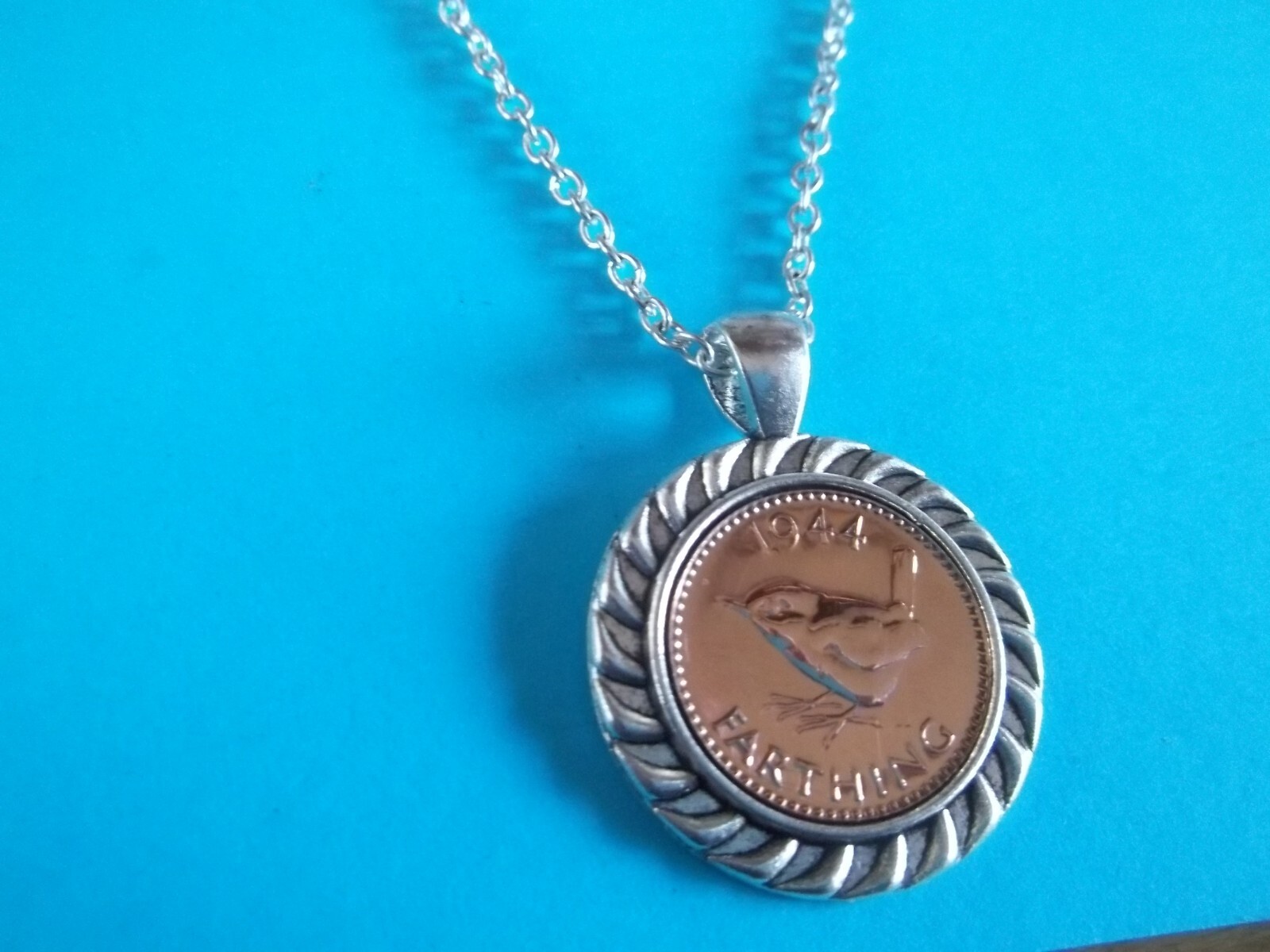 WREN FARTHING – LIMITED EDITION – SILVER CASED PENDANT NECKLACE – 1938 to 1955