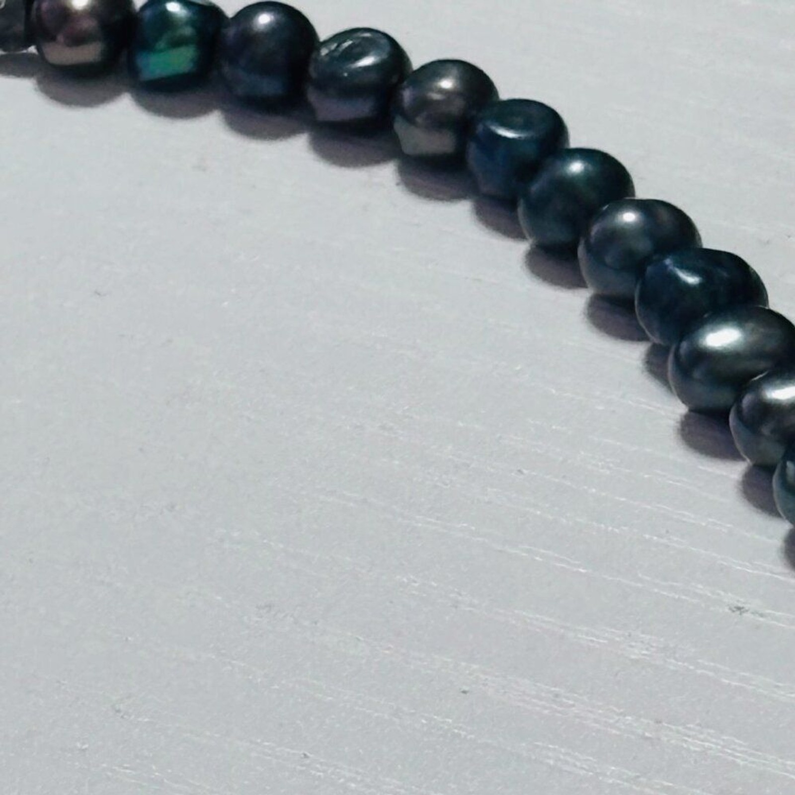 Black Peacock Pearl Beaded Necklace 18” Iridescent Classic