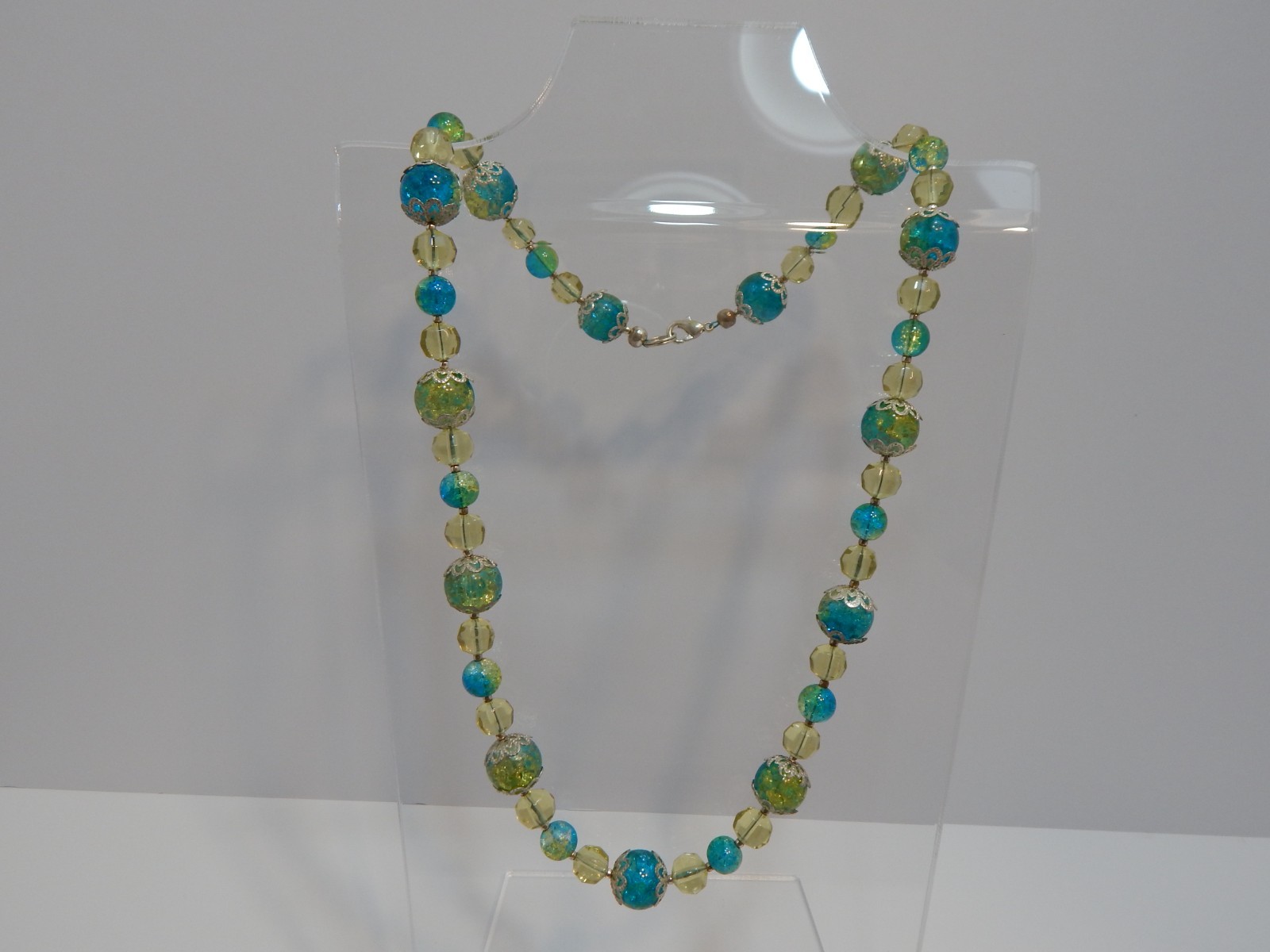 necklace women 20in Blue/Green Cracked glass with silvertone bead caps (A1)