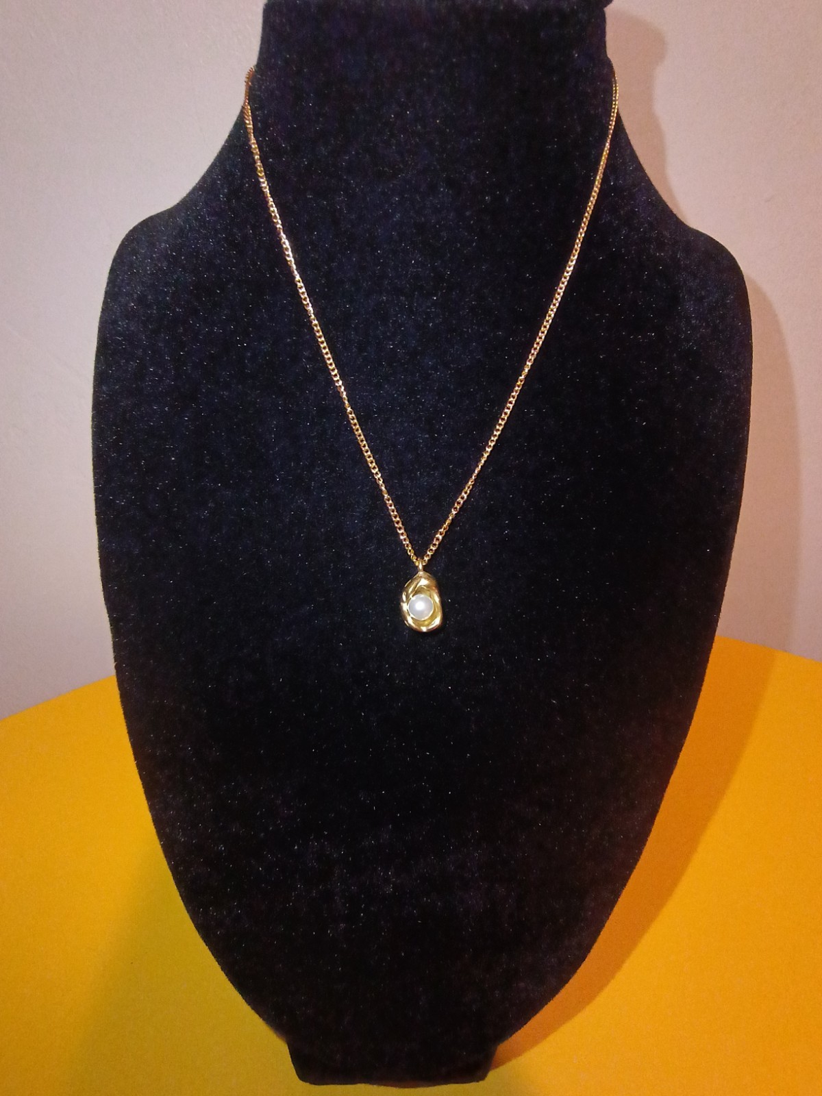 Gold Tone Cable Chain Necklace Oval Colorless Crystal Bezel Pendant Charm