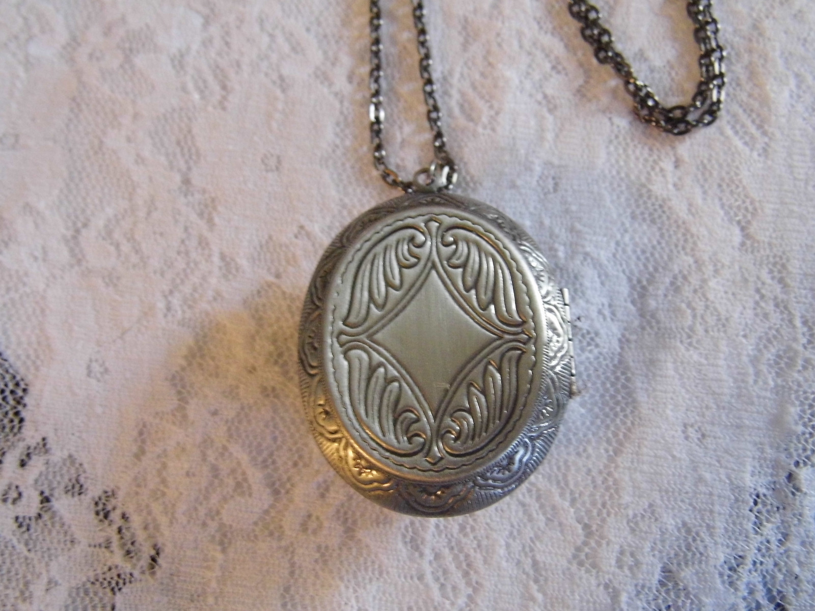 Barn Tree Owl Locket cameo Necklace Photo Memory Keepsake box Pendant pill box