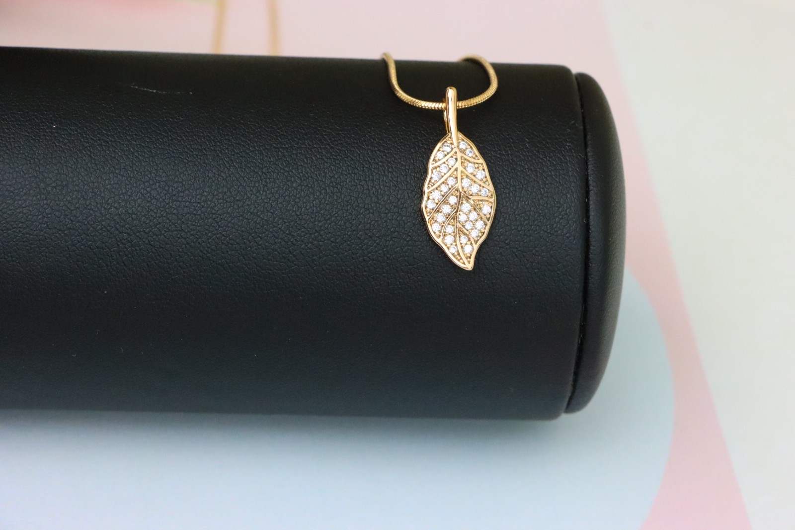 Elegant Leaf Design Rose Gold Pendant with Sparkling White Stones, XPPT1868