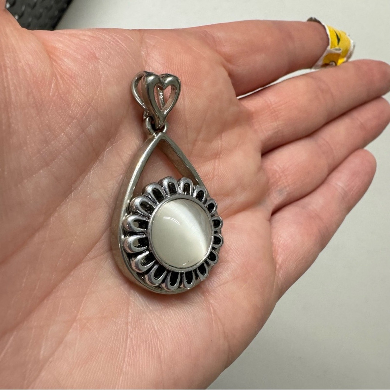 Silver Tone White Stone Pendant Necklace Unmarked Unknown Stone