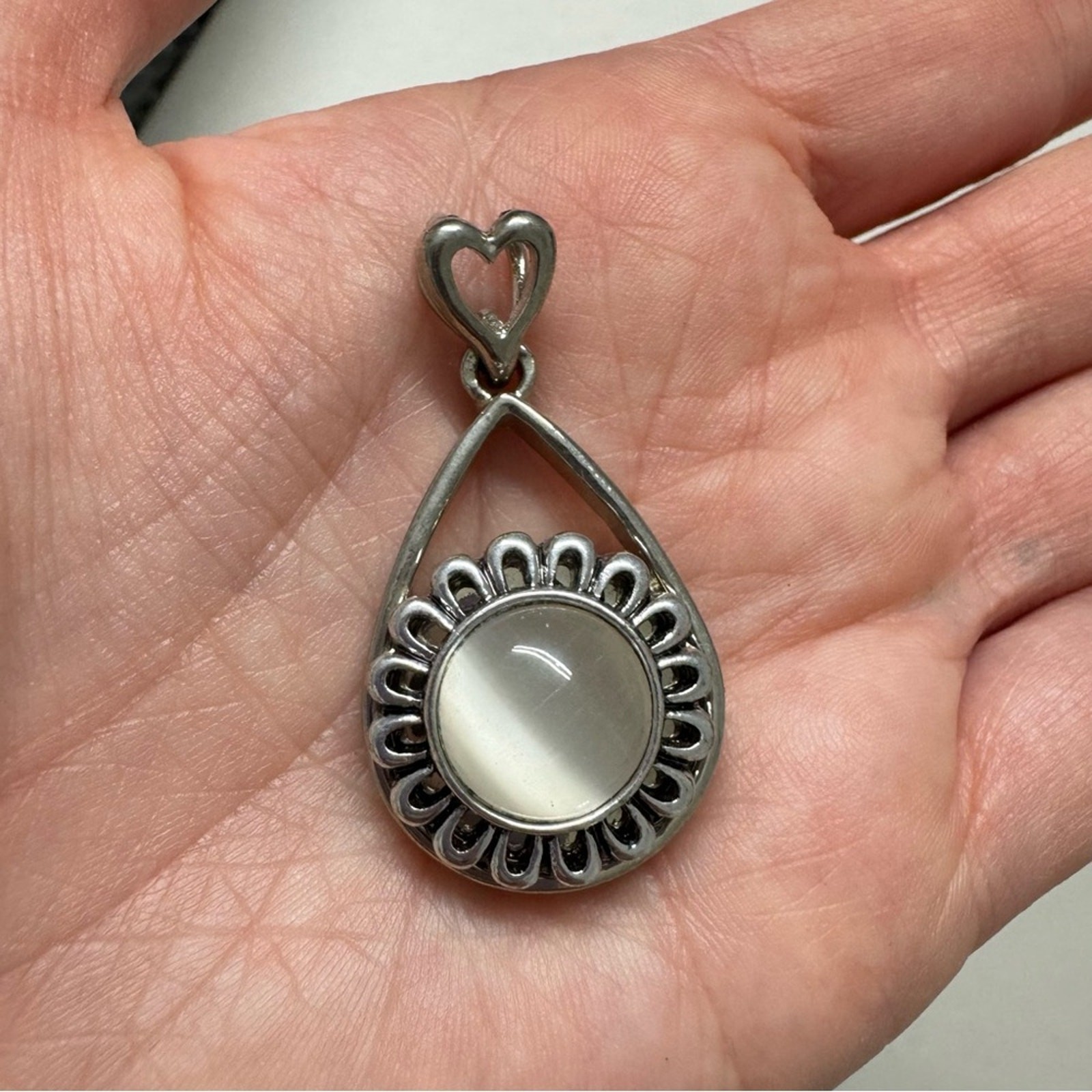 Silver Tone White Stone Pendant Necklace Unmarked Unknown Stone