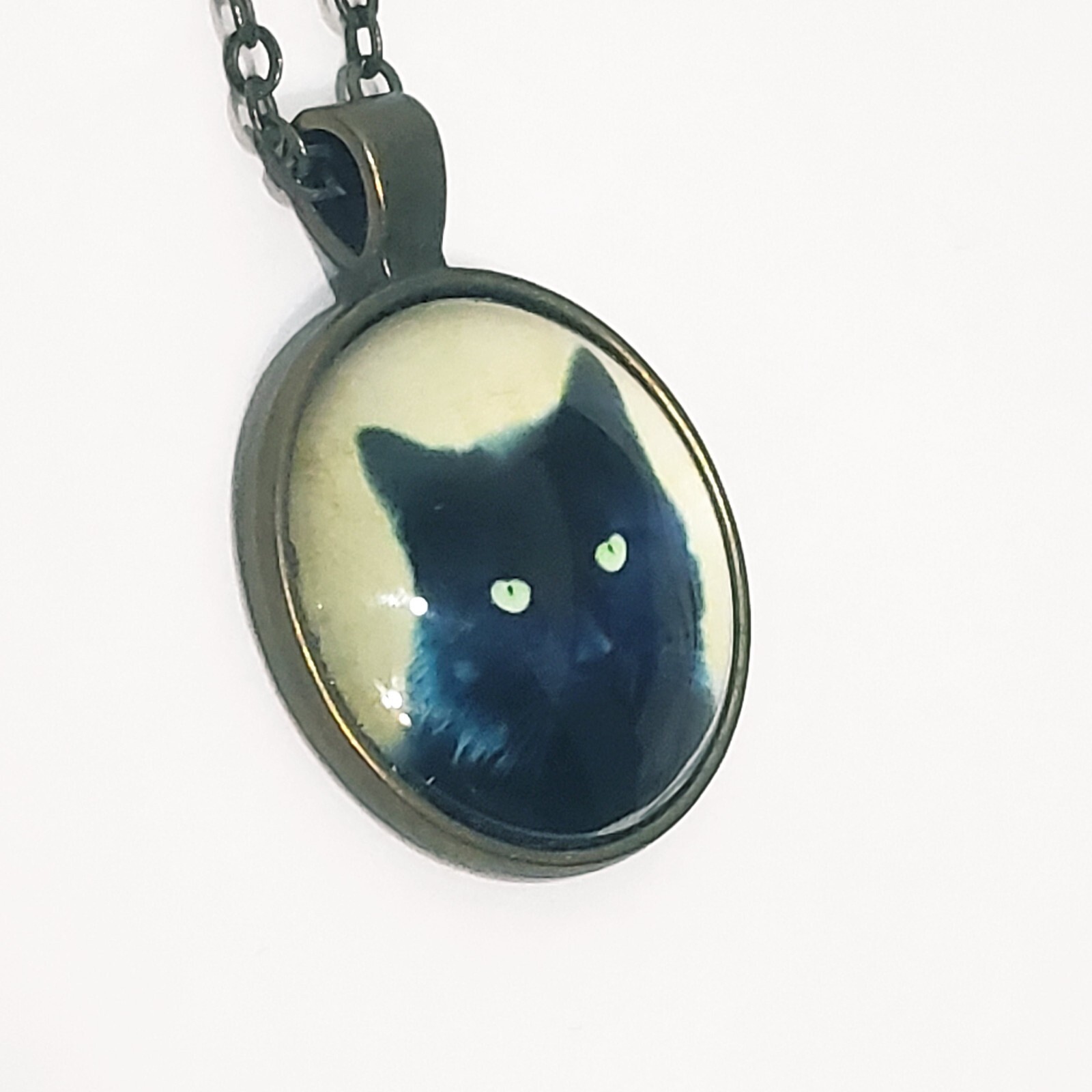 Black Cat Photo Circle Pendant Metal Chain Necklace 24″ Yellow Bronze