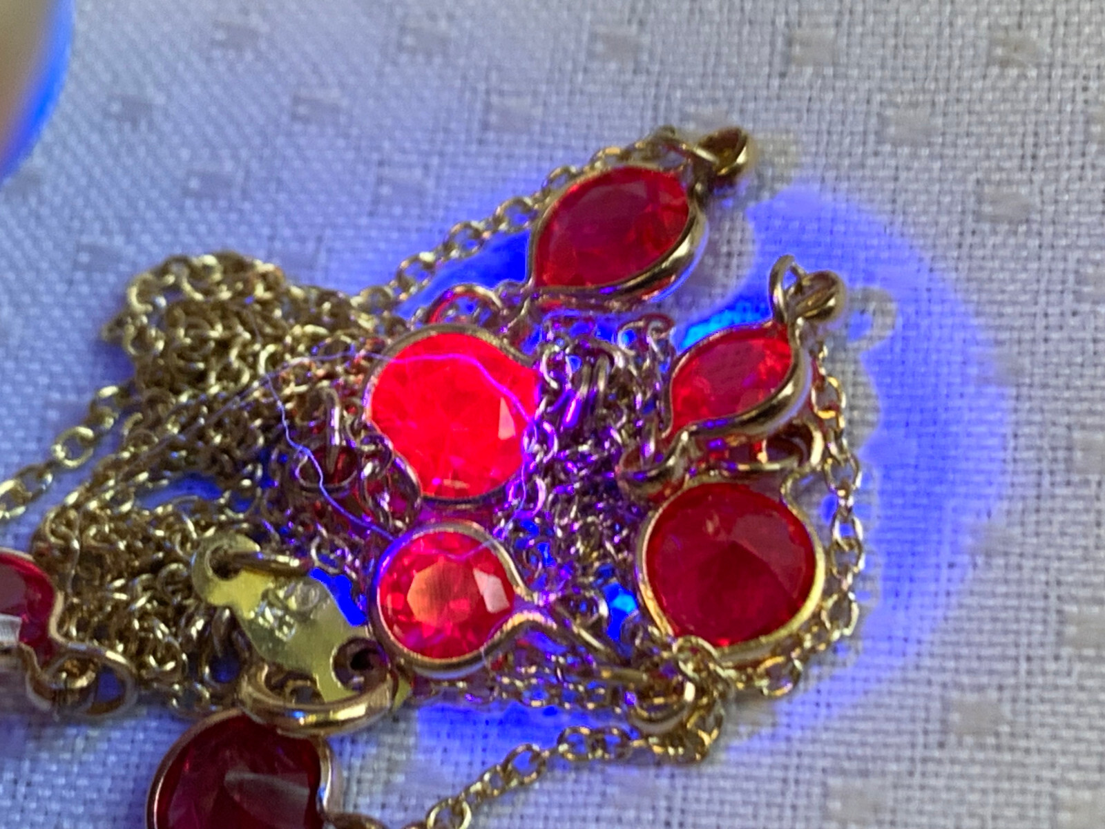 10K Yellow Gold Necklace 2.74g Fine Jewelry 17″ Ruby Color Stones *READ*