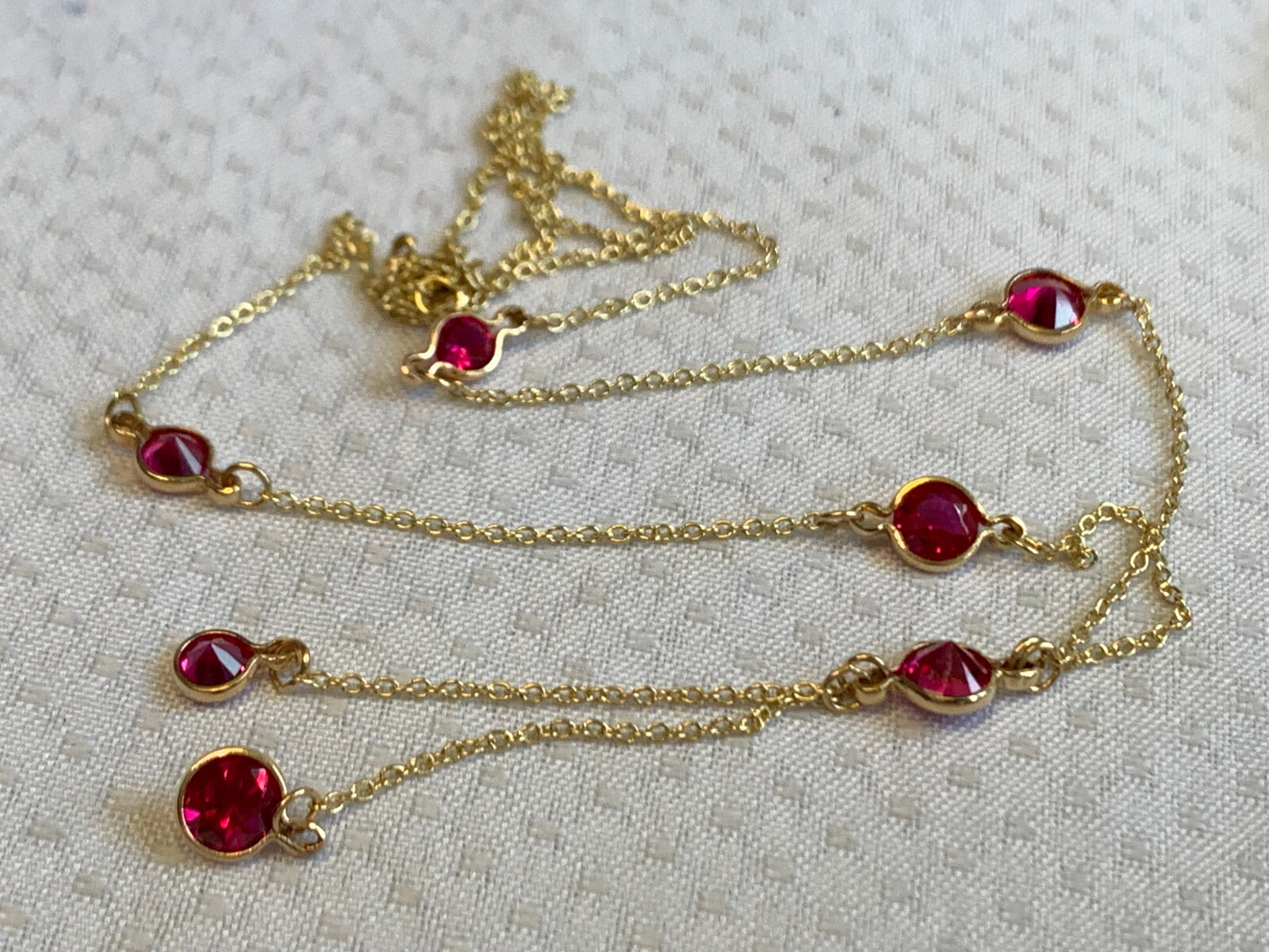 10K Yellow Gold Necklace 2.74g Fine Jewelry 17″ Ruby Color Stones *READ*