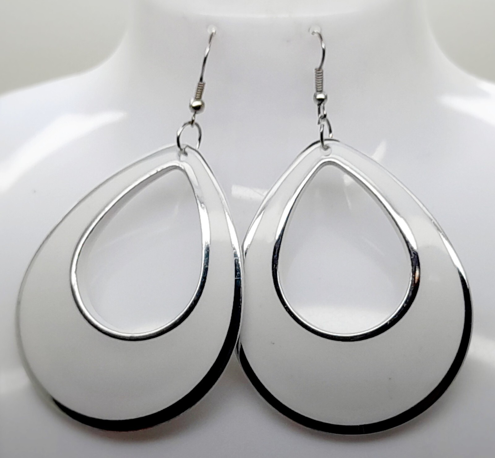 Thick size water drop shape White color Acrylic fashion dangle hoop Earrings