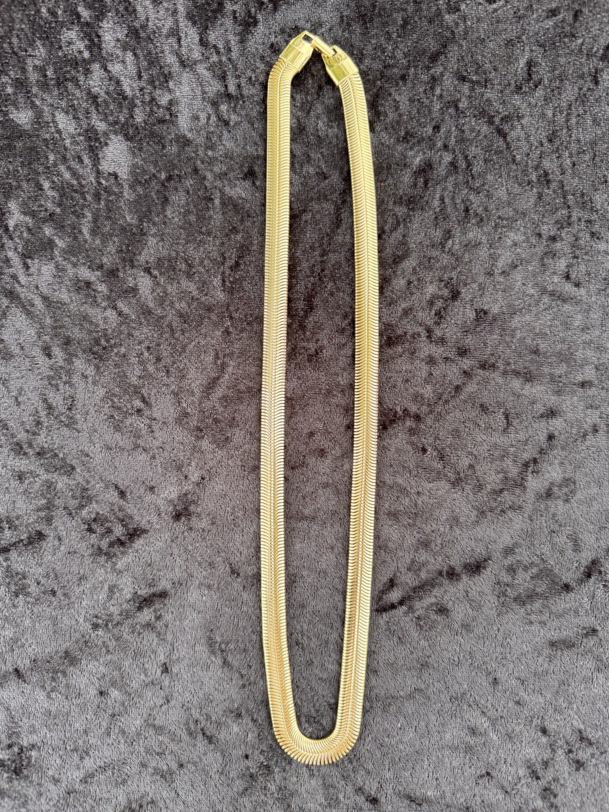 Necklace – Gold Tone Herringbone Chain Necklace Metal Box Clasp No Stone