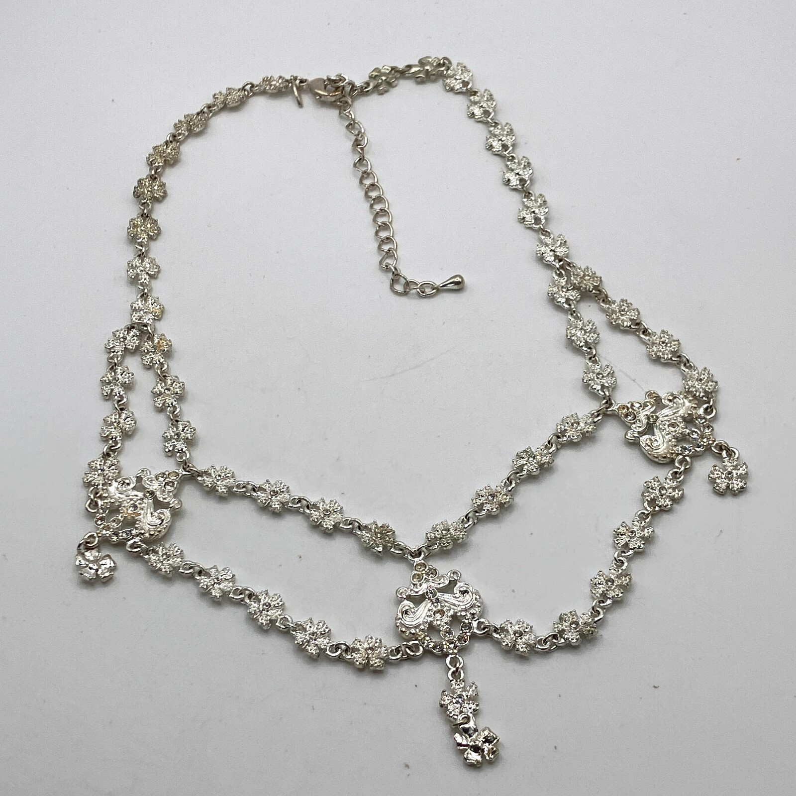 Bridal Victorian style necklace 46cm silver tone metal sparkly costume jewellery