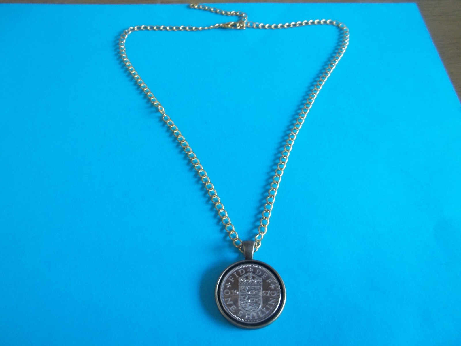 SHILLING COIN – ENGLISH THREE LIONS – BRONZE CASED CURB NECKLACE – 1953 to 1966