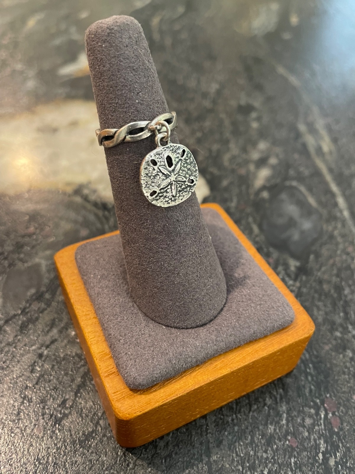 James Avery Retired Sterling Twisted Band Sand Dollar Dangle Ring Size 4.5