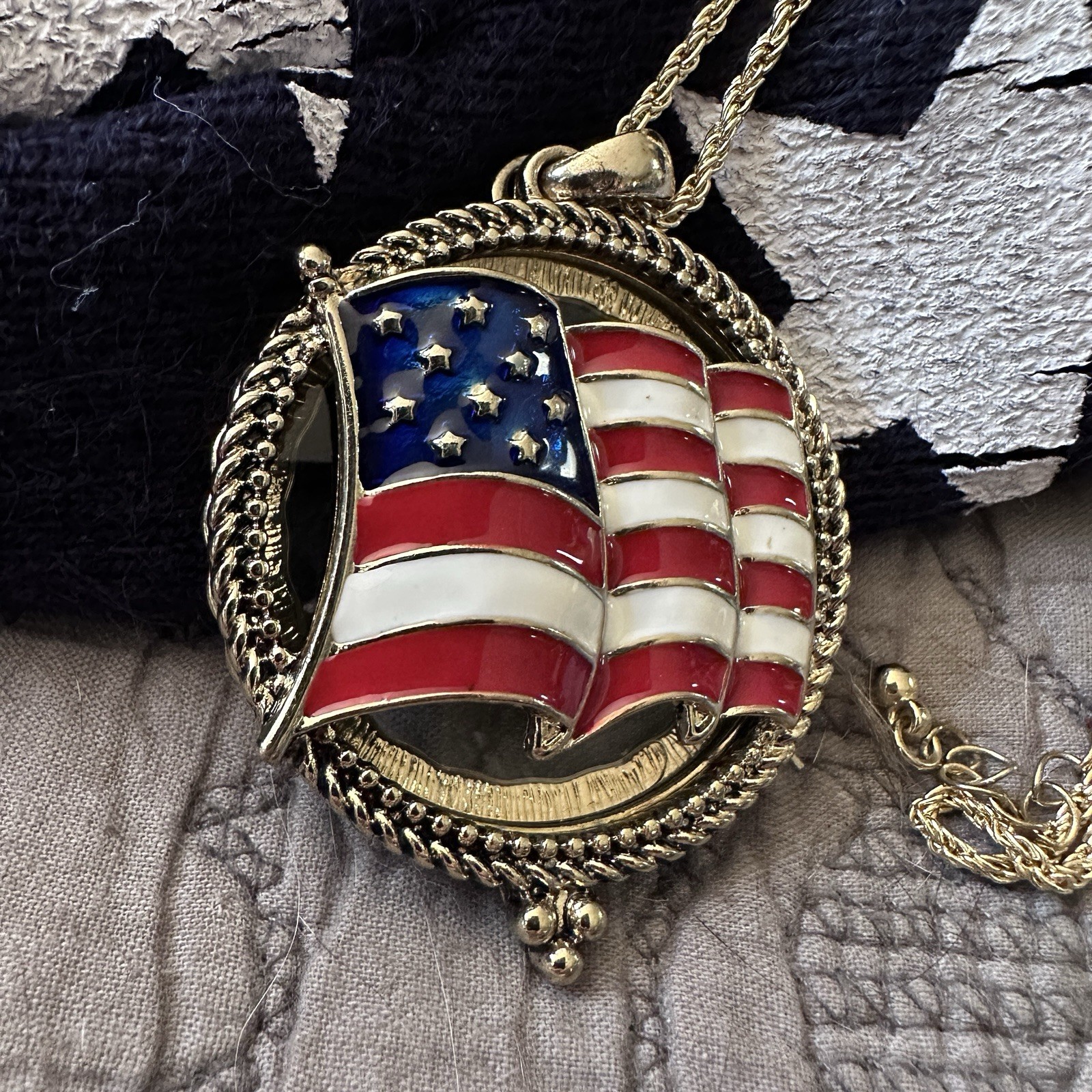 American Flag 6 Times Magnifying Glass Top Sliding Magnet Pendant Necklace