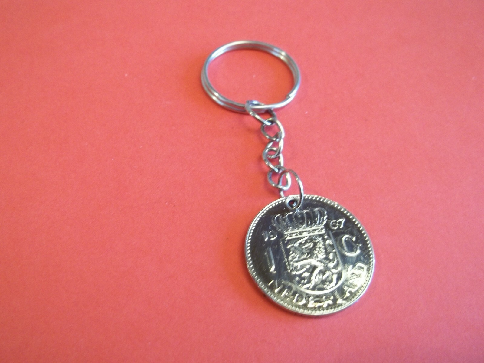 ONE (1) GUILDER COIN – NETHERLANDS – KEY RING / CHAIN – 1967 to 1980