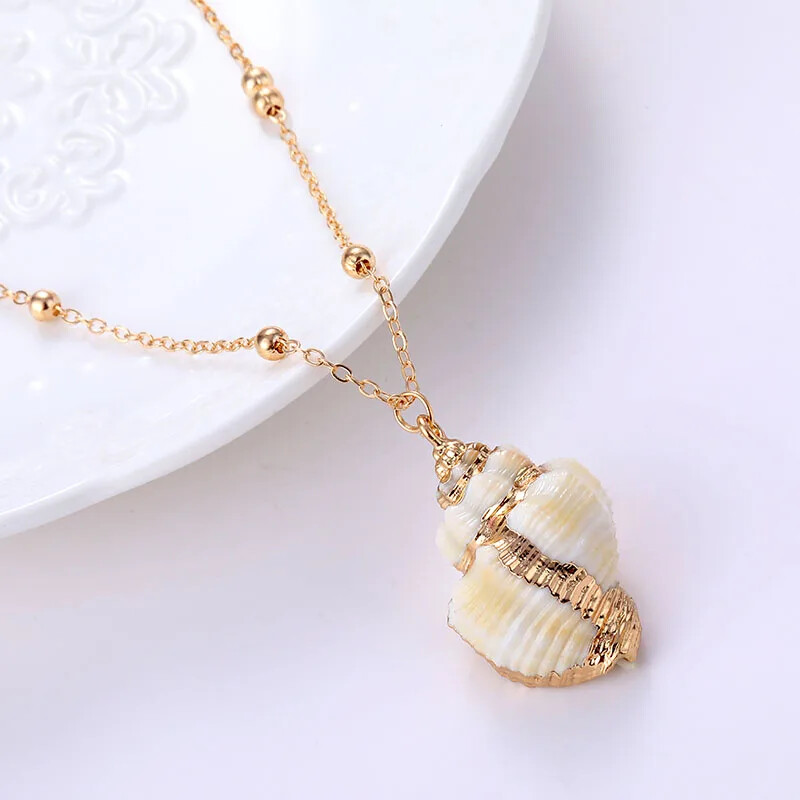 Conch Shell Pendant Necklace for Women Cowrie Beach Summer Party Look