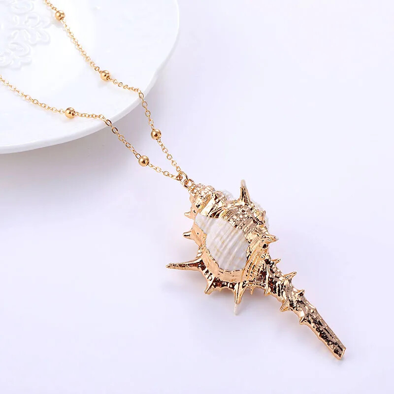 Conch Shell Pendant Necklace for Women Cowrie Beach Summer Party Look