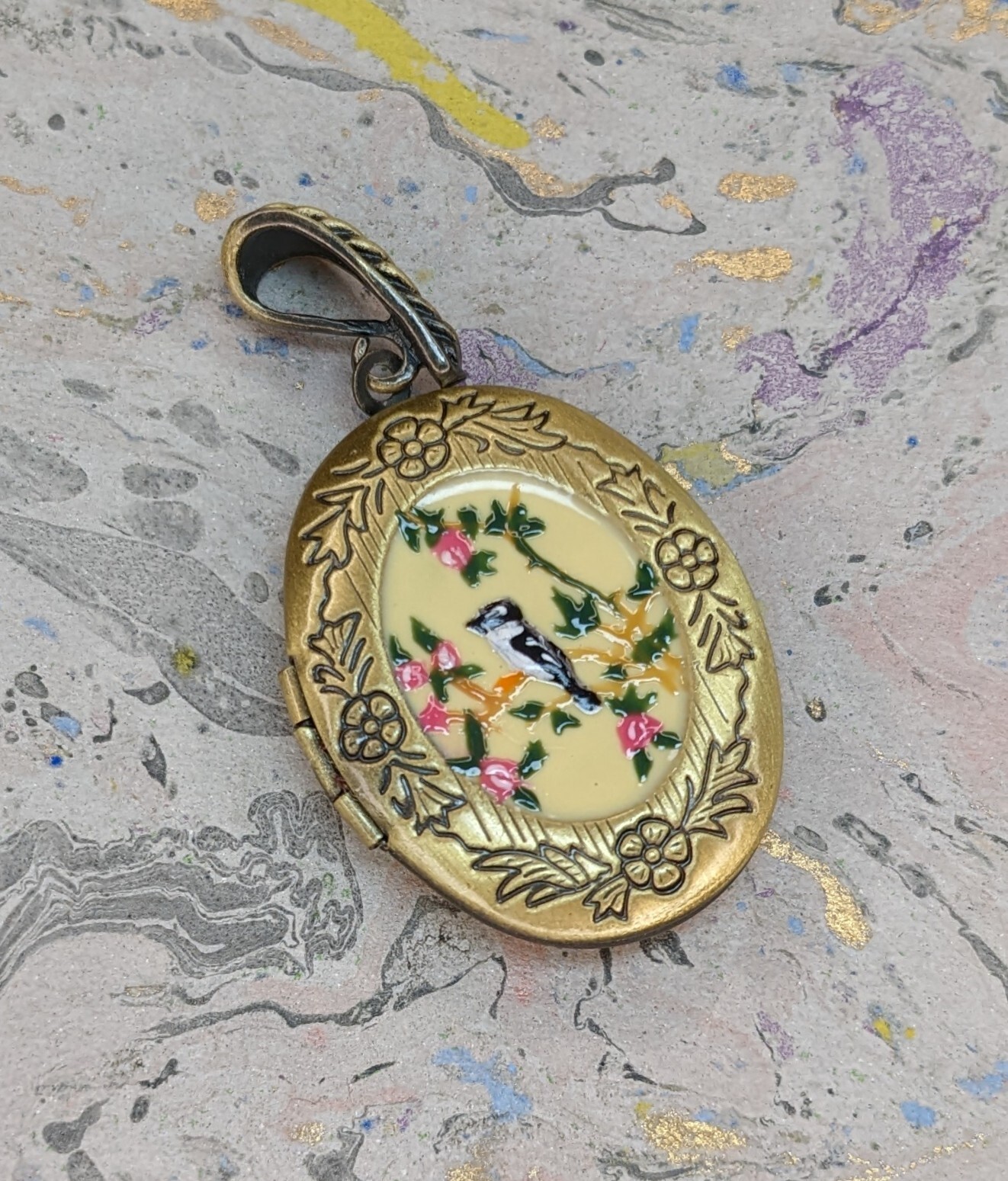 Hand Painted Bird Oval Locket Pendant Vintage Brass Floral Photo Frame Mix 4